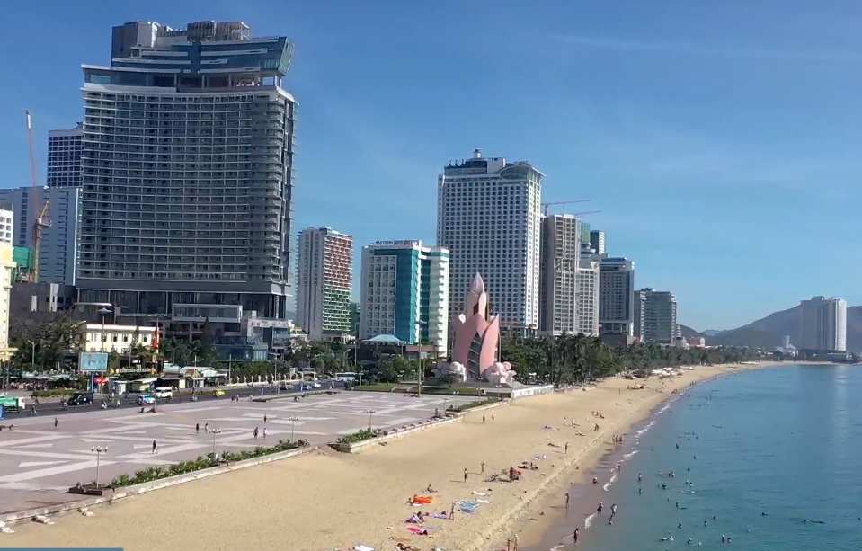 Khánh Hoà hạn chế xây dựng nhà cao tầng dọc đường bờ biển TP. Nha Trang. Ảnh CÔNG HOAN. Khánh Hoà hạn chế xây dựng nhà cao tầng dọc đường bờ biển TP. Nha Trang. Ảnh CÔNG HOAN.