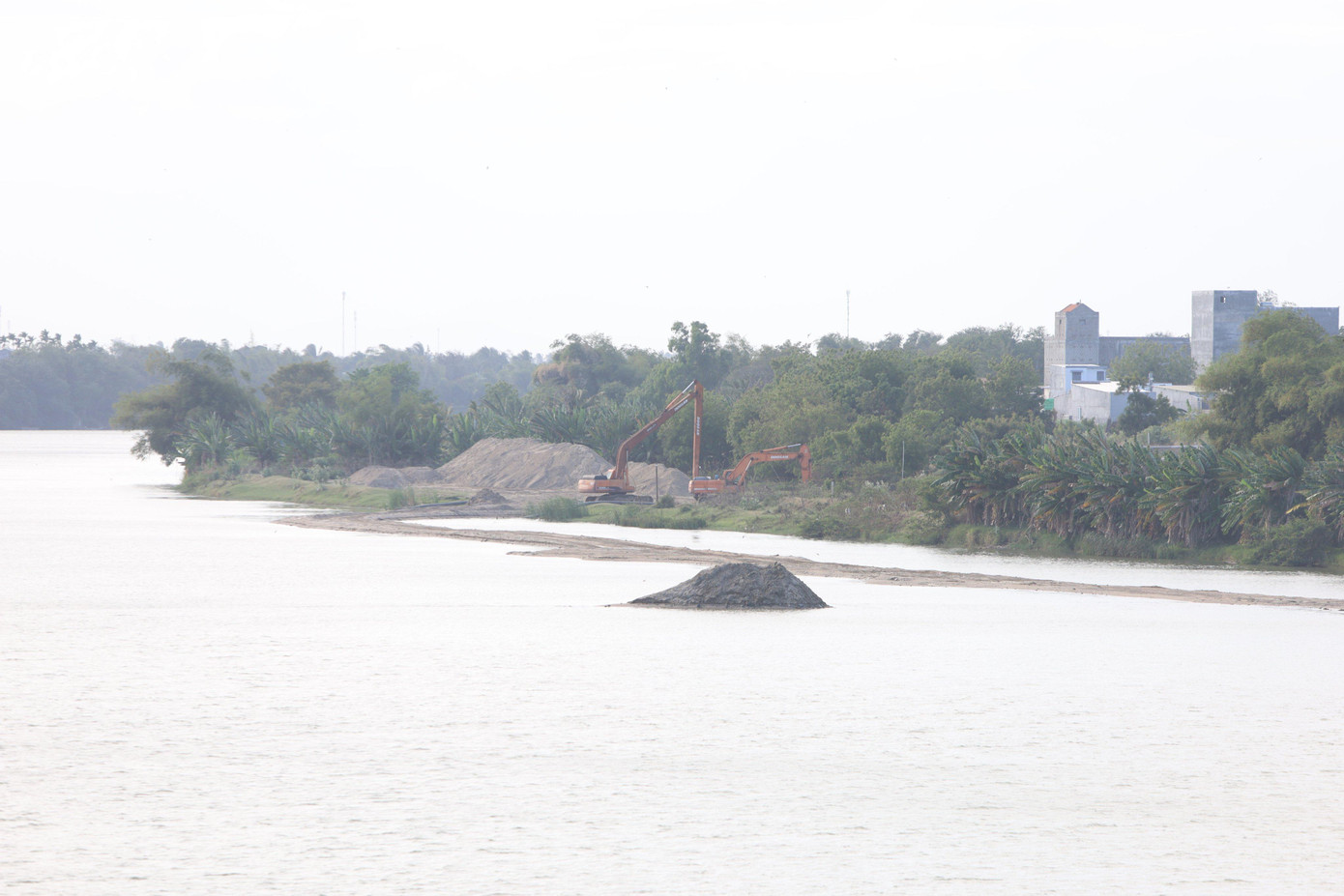 Bãi cát của Công ty Bình Minh tại phường Phước Mỹ. Ảnh L.H Bãi cát của Công ty Bình Minh tại phường Phước Mỹ. Ảnh L.H