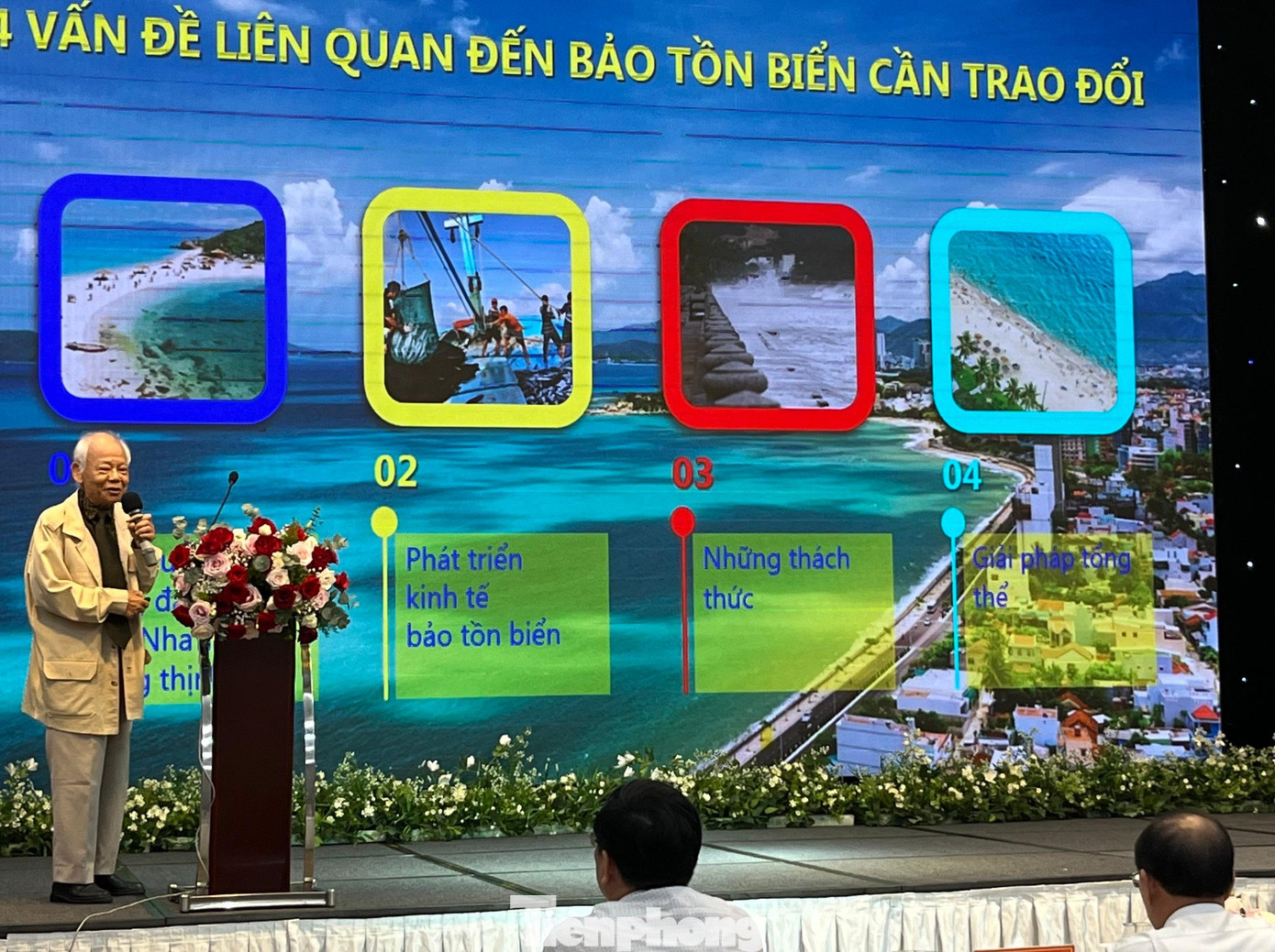 PGS.TSKH Nguyễn Tác An nói về những thách thức để phát triển Nha Trang. Ảnh C.HOAN.