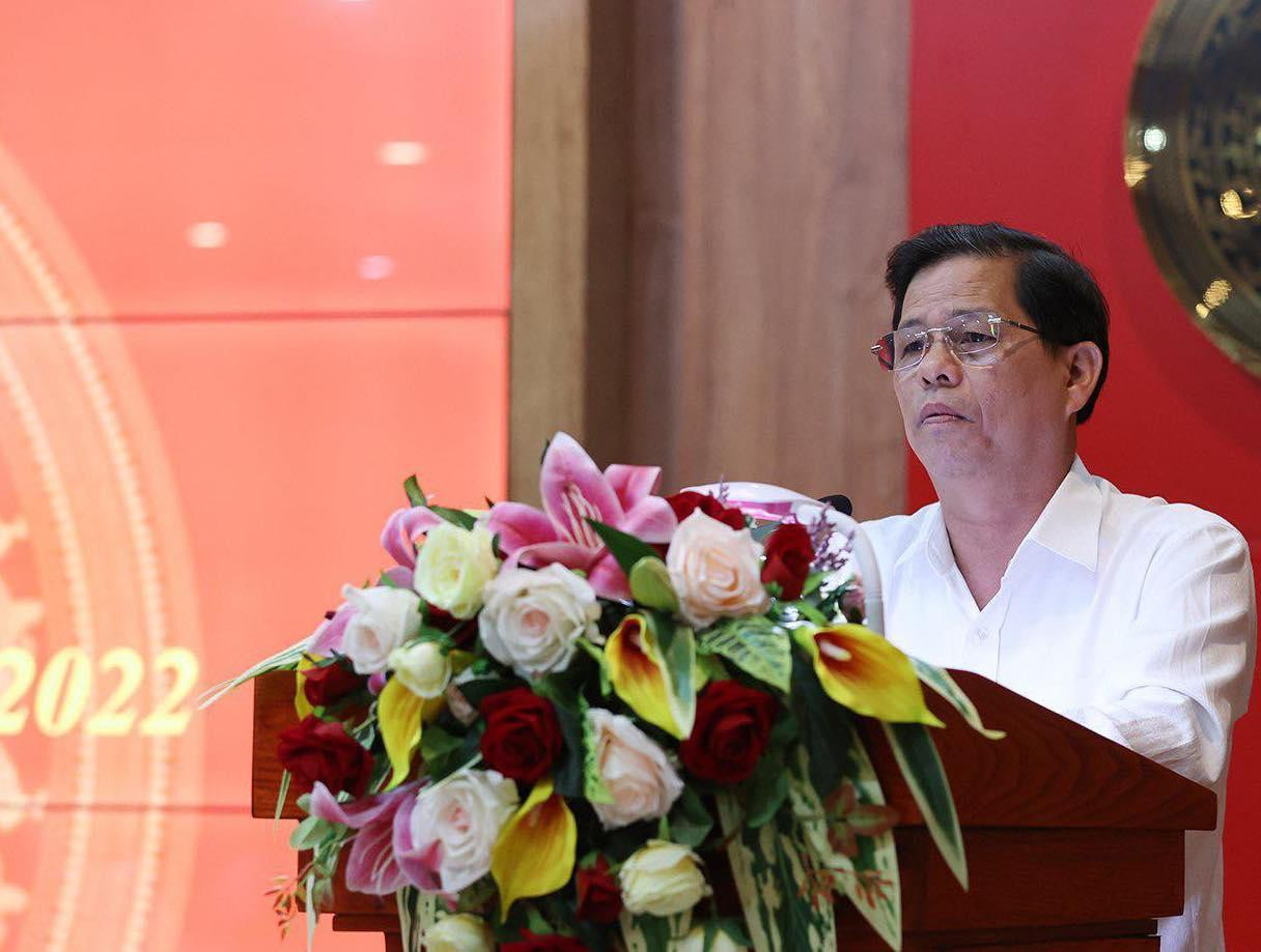 Chủ tịch UBND tỉnh Khánh Hoà Nguyễn Tấn Tuân báo cáo Thủ tướng Phạm Minh Chính tại buổi làm việc. Ảnh C.H Chủ tịch UBND tỉnh Khánh Hoà Nguyễn Tấn Tuân báo cáo Thủ tướng Phạm Minh Chính tại buổi làm việc. Ảnh C.H