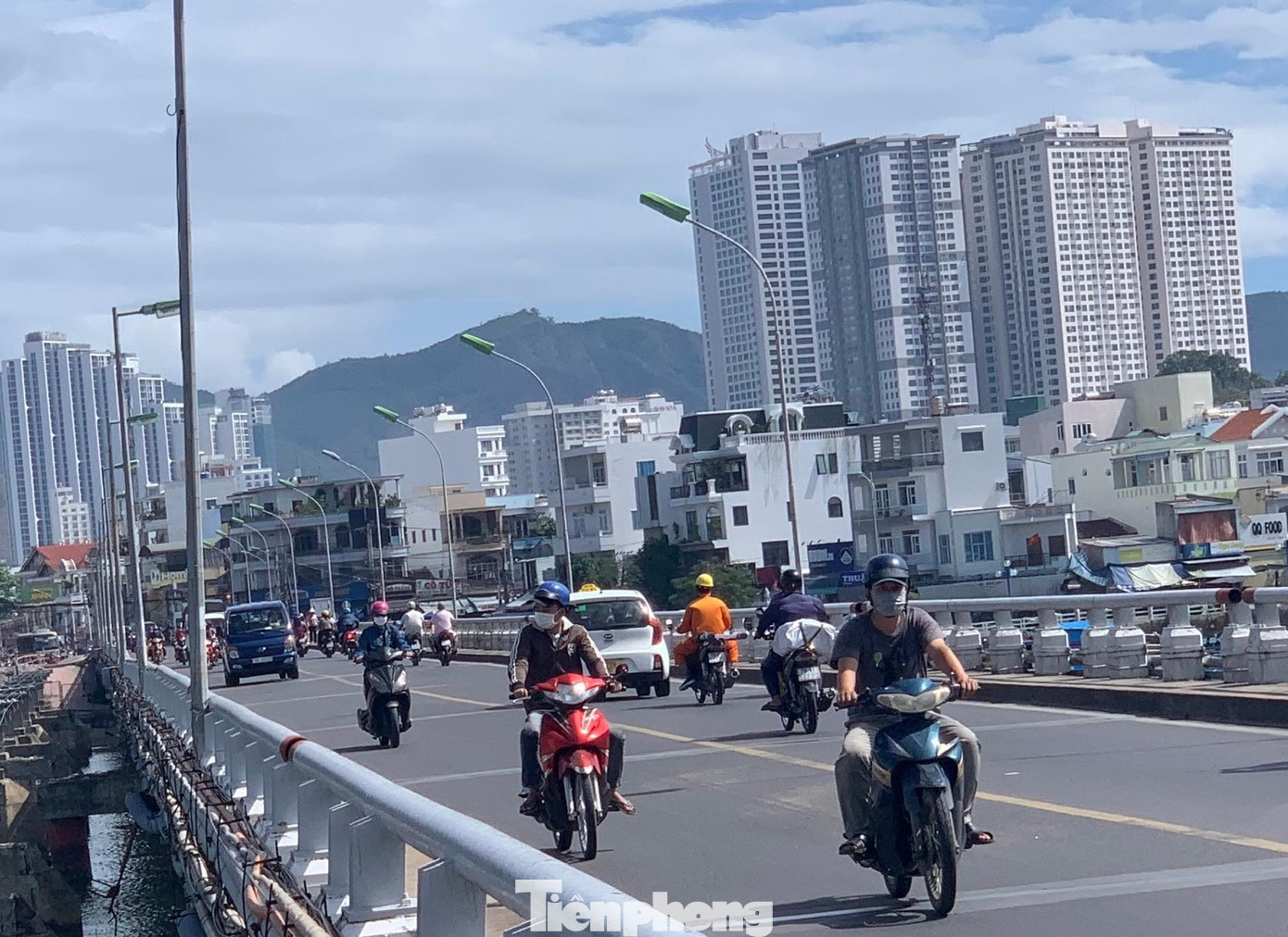 Cầu Xóm Bóng sẽ được thay thế bằng cầu mới. Ảnh: Thục Hiền