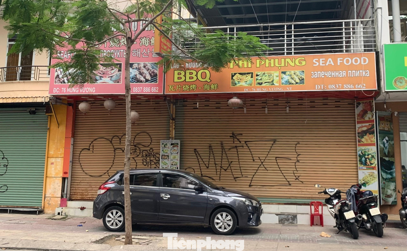 Cửa hàng phục vụ khách nước ngoài tại đường Hùng Vương đóng cửa trong 2 năm qua Cửa hàng phục vụ khách nước ngoài tại đường Hùng Vương đóng cửa trong 2 năm qua
