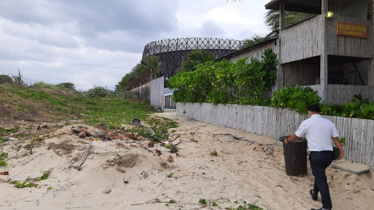 Lối đi xuống biển đã bị dự án The Anam xây các hạng mục che chắn Lối đi xuống biển đã bị dự án The Anam xây các hạng mục che chắn