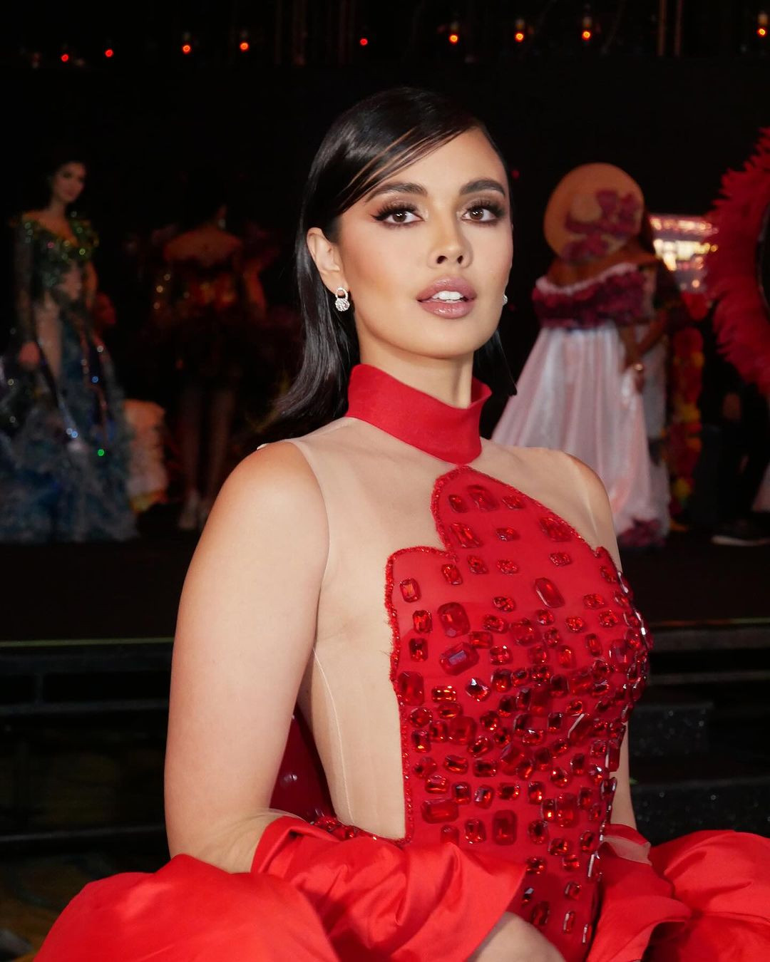 Hành động Megan Young chạm vào tóc của Lesego Chombo được cho là thiếu tế nhị.