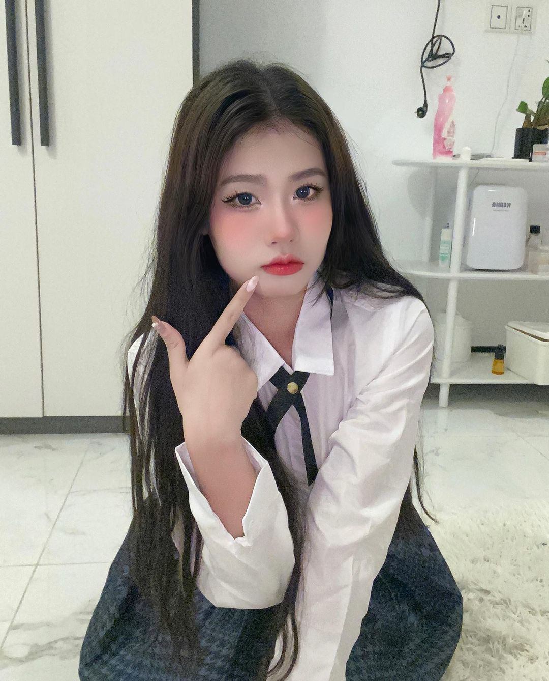 Rotha Phyadeth cũng có những tạo dáng, biểu cảm giống nữ sinh hơn là hoa hậu.