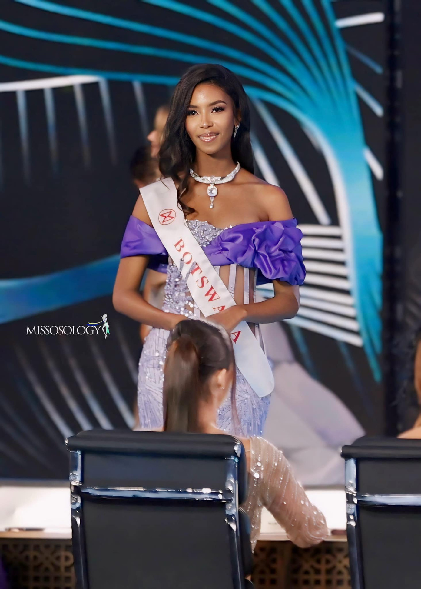 Hành động Megan Young chạm vào tóc của Lesego Chombo được cho là thiếu tế nhị.