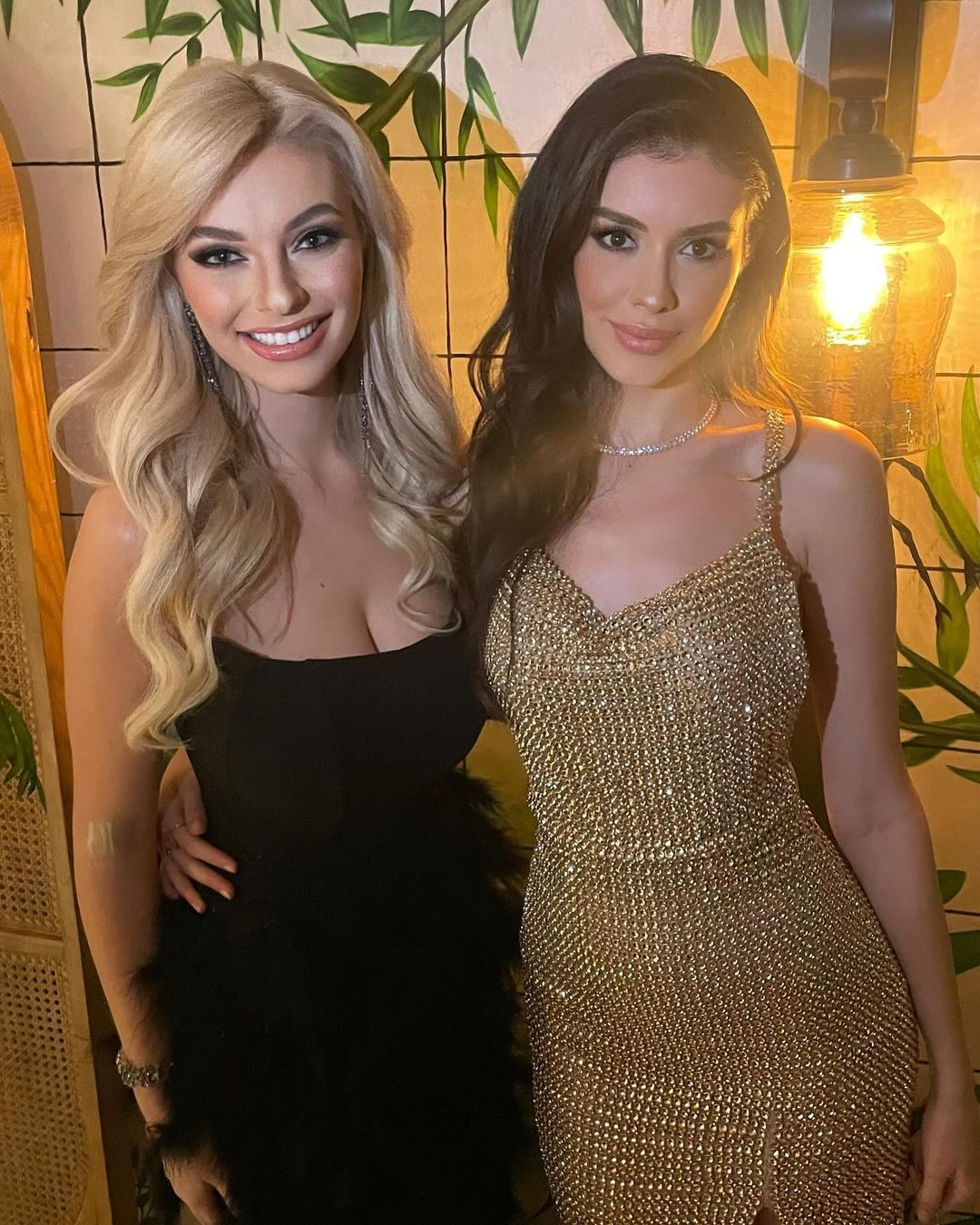 Bên cạnh đó, Nursena Say còn là người đẹp có sức ảnh hưởng trên mạng xã hội, một trong những thí sinh có lượng người theo dõi nhiều nhất trên Instagram. Trong quá trình tham gia cuộc thi, Nursena Say luôn nổi bật trên báo chí, truyền thông và được nhiều khán giả nhắc đến.