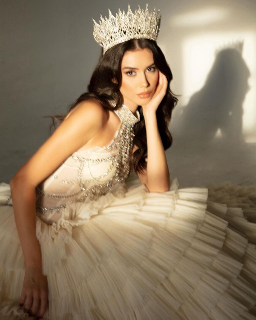 Ngoài vai trò là người mẫu và diễn viên, Nursena đang là kiến trúc sư sau khi hoàn thành bằng Cử nhân và mong muốn trở thành người ủng hộ toàn cầu cho kiến trúc bền vững và sự phát triển toàn diện.