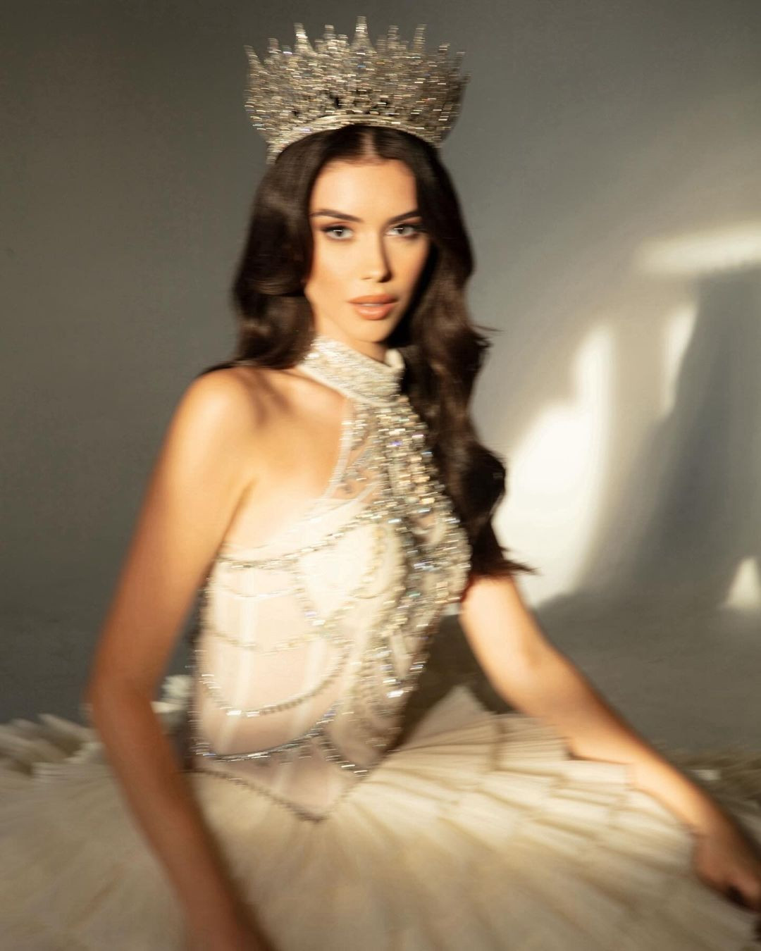 Ngoài vai trò là người mẫu và diễn viên, Nursena đang là kiến trúc sư sau khi hoàn thành bằng Cử nhân và mong muốn trở thành người ủng hộ toàn cầu cho kiến trúc bền vững và sự phát triển toàn diện.