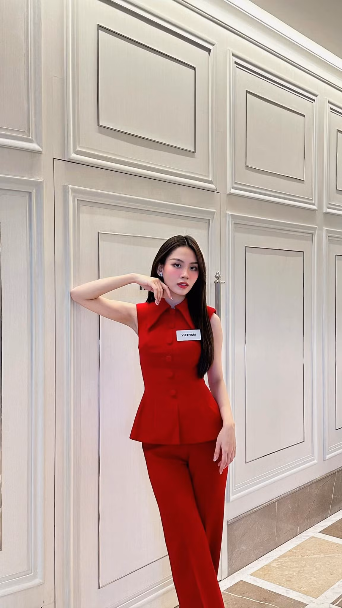 Trong hành trình kéo dài hơn 20 ngày tại Ấn Độ, Mai Phương được nhận xét đã làm tốt vai trò của một đại diện Việt Nam ở sân chơi nhan sắc lớn nhất hành tinh. Với lợi thế kỹ năng tiếng Anh IELST 8.0 và khả năng giao tiếp, ứng xử nhạy bén, Mai Phương đã giao lưu và kết nối với các thí sinh, ban tổ chức.