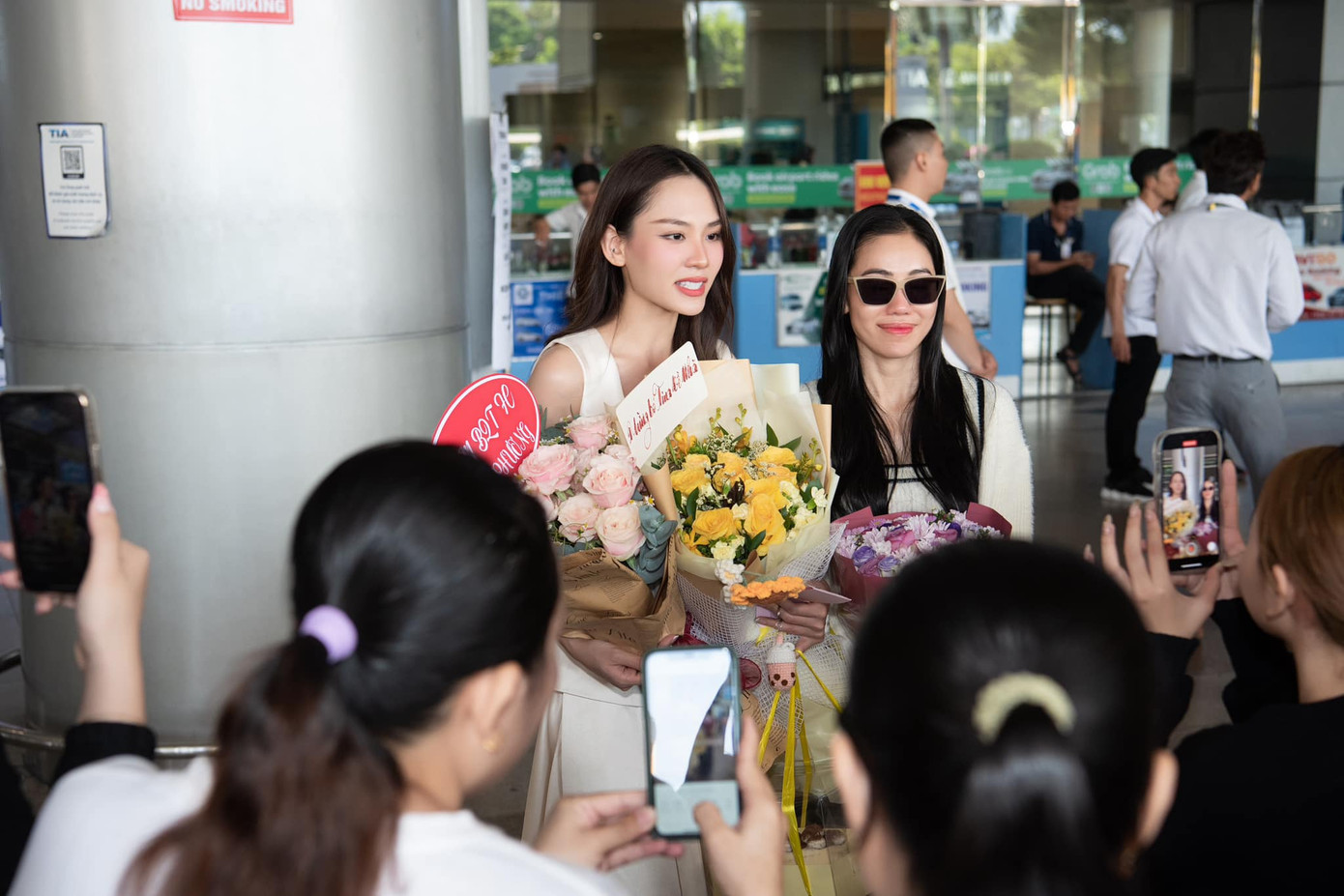 Chia sẻ về đêm chung kết, Mai Phương cho biết cô cảm nhận được sự kết nối toàn cầu khi các thí sinh đứng dậy, cổ vũ nhau. Cô cho biết ấn tượng vì tất cả thí sinh đều tuyệt vời.