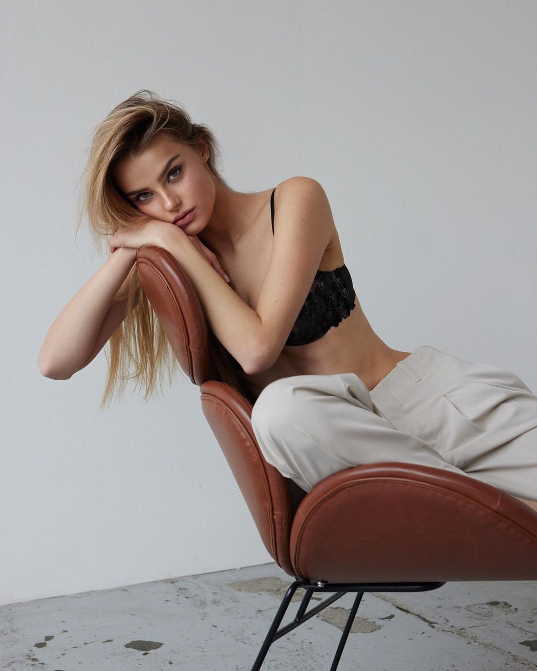 Cô thích chơi sáo ngang và violin, đồng thời có niềm đam mê với Âm nhạc và Nghệ thuật. Krystyna đã theo học 9 năm tại Học viện Nghệ thuật.