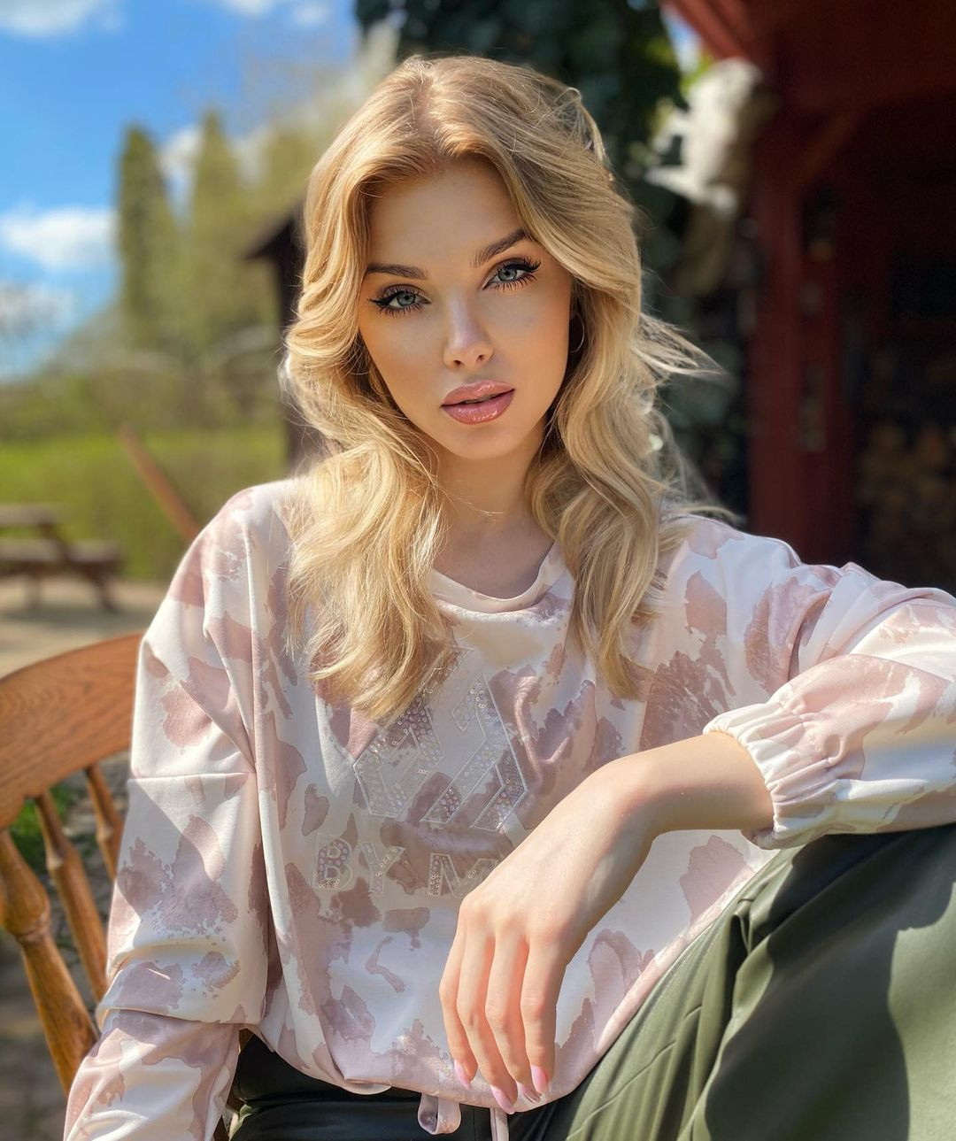 Trong thời gian này, cô đã đến thăm nhiều nước trên thế giới và làm việc cho nhiều nhà thiết kế, có những bức ảnh trên các tạp chí nổi tiếng như L'Officiel Japan, Grazia, Mirror...