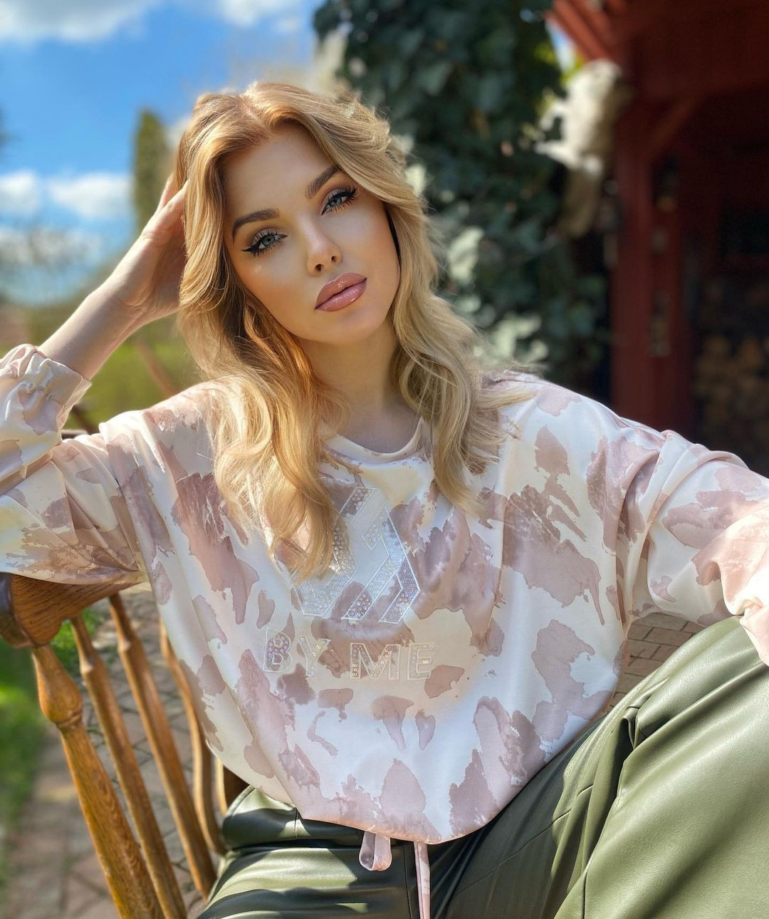 Trong thời gian này, cô đã đến thăm nhiều nước trên thế giới và làm việc cho nhiều nhà thiết kế, có những bức ảnh trên các tạp chí nổi tiếng như L'Officiel Japan, Grazia, Mirror...