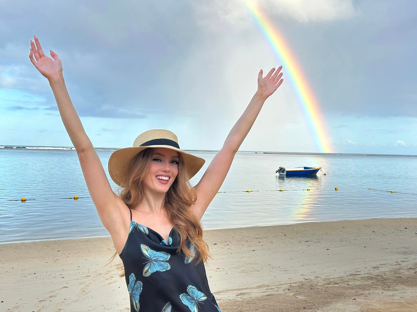 Hai người đẹp Anh và Trinidad &amp; Tobago chia sẻ nhiều khoảnh khắc đẹp trong chuyến đi tại Mauritius.