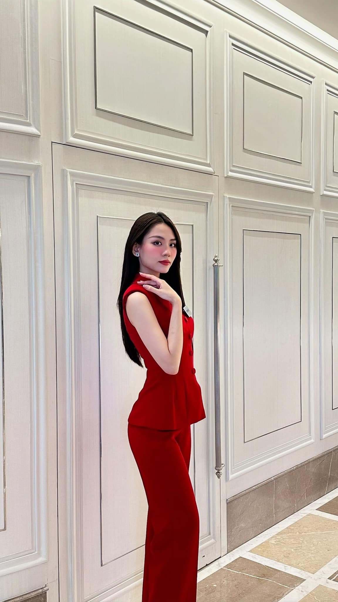 Trong hành trình kéo dài hơn 20 ngày tại Ấn Độ, Mai Phương được nhận xét đã làm tốt vai trò của một đại diện Việt Nam ở sân chơi nhan sắc lớn nhất hành tinh. Với lợi thế kỹ năng tiếng Anh IELST 8.0 và khả năng giao tiếp, ứng xử nhạy bén, Mai Phương đã giao lưu và kết nối với các thí sinh, ban tổ chức.