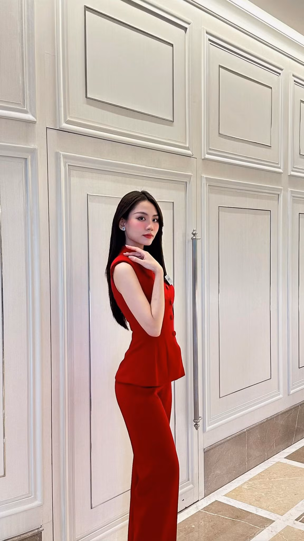Trong hành trình kéo dài hơn 20 ngày tại Ấn Độ, Mai Phương được nhận xét đã làm tốt vai trò của một đại diện Việt Nam ở sân chơi nhan sắc lớn nhất hành tinh. Với lợi thế kỹ năng tiếng Anh IELST 8.0 và khả năng giao tiếp, ứng xử nhạy bén, Mai Phương đã giao lưu và kết nối với các thí sinh, ban tổ chức.