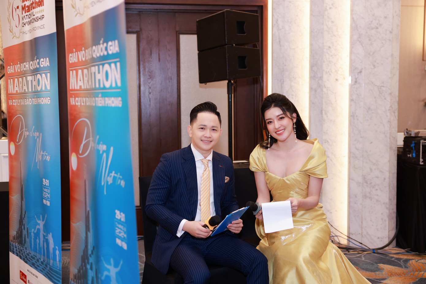 Huyền My đang là biên tập viên thể thao của một kênh truyền hình. Người đẹp thường xuyên dẫn các chương trình về thể thao nên không gặp nhiều khó khăn khi làm MC cho buổi họp báo của Tiền Phong Marathon 2024.