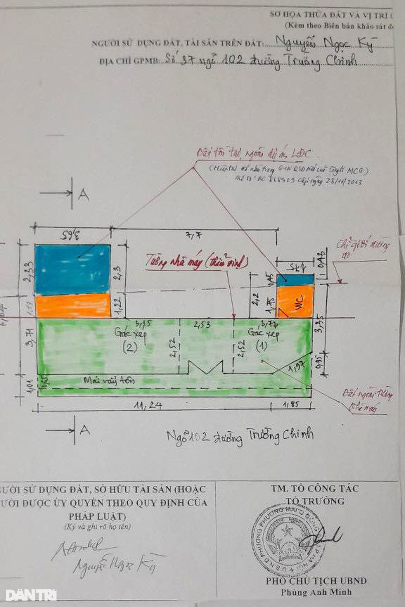 Theo sơ họa thửa đất nhà ông Kỳ, phần diện tích màu xanh lá được thu hồi để mở rộng ngõ 102 Trường Chinh, phần diện tích màu cam nằm trên diện tích hè đường cũng đã được thu hồi. Diện tích màu xanh lam là hai phần đất còn lại, hiện nằm trong diện tích đất của chung cư (Ảnh: Nhân vật cung cấp).