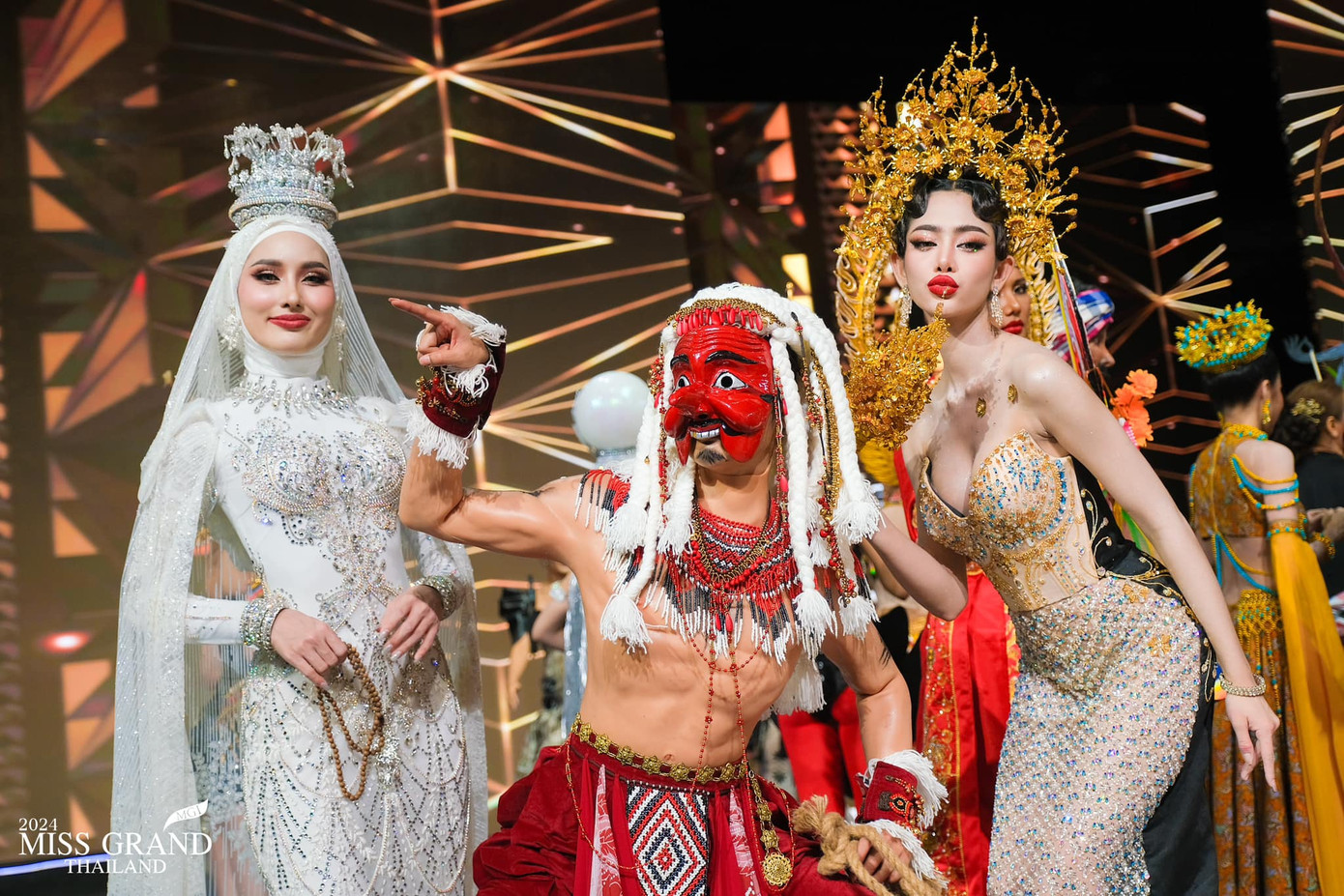 Nhờ những phần thi hấp dẫn như trang phục dân tộc, Hoa hậu Hòa bình Thái Lan 2024 đang là cuộc thi nhan sắc nhận được sự chú ý của khán giả xứ sở chùa vàng. Cuộc thi được tổ chức với nhiều vòng thi hoành tráng, hấp dẫn, nhận được sự chú ý của báo chí và truyền thông.