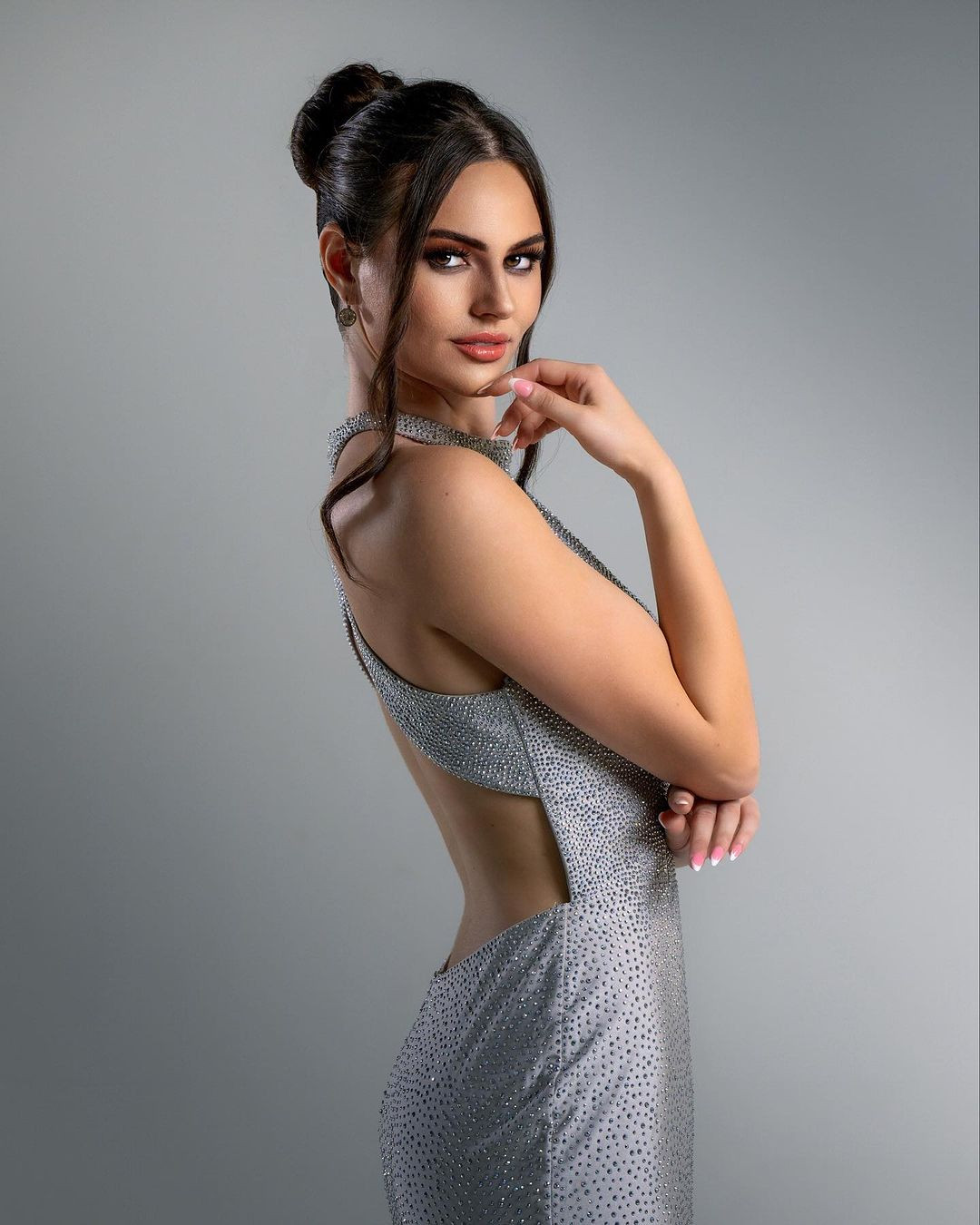 Cô hy vọng truyền cảm hứng cho những phụ nữ trẻ tự tin vào bản thân và phát triển với tư cách là những nhà lãnh đạo trong cộng đồng của họ.