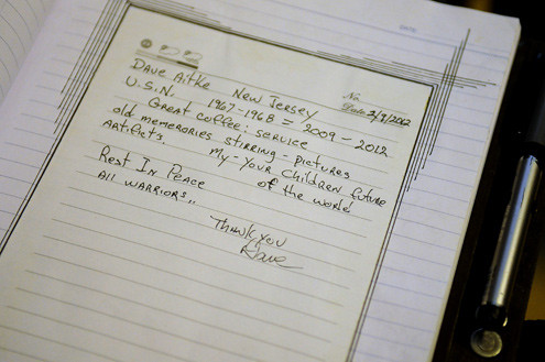 Ông Dave Aitke, cựu binh Mỹ từng tham chiến ở Việt Nam năm 1967-1968, đã tới quán và chia sẻ lên cuốn sổ lưu niệm những dòng cảm xúc