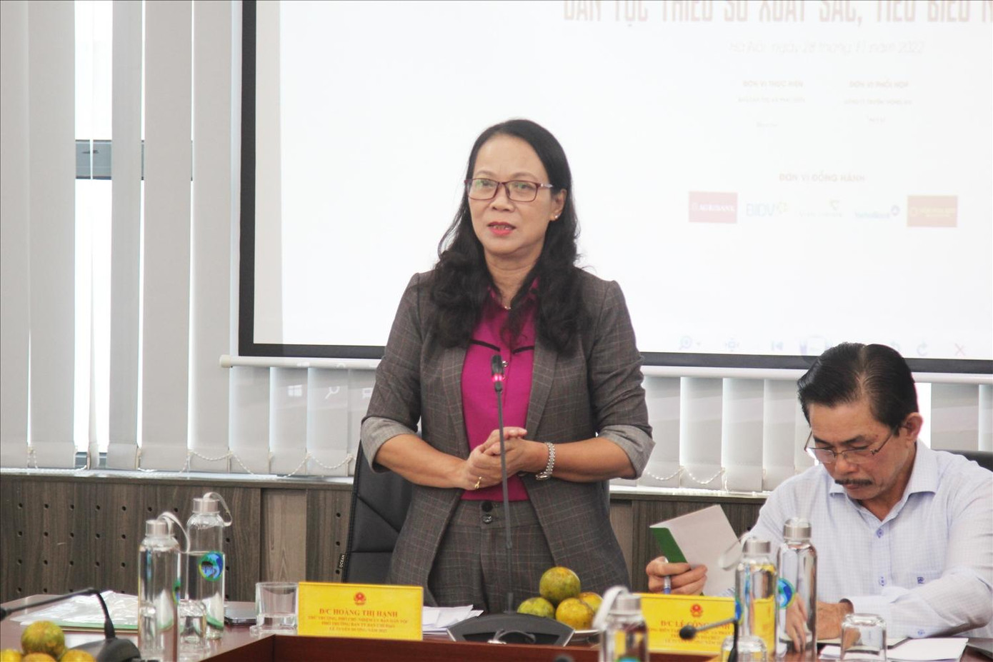 Thứ trưởng, Phó Chủ nhiệm UBDT Hoàng Thị Hạnh phát biểu tại họp báo. Thứ trưởng, Phó Chủ nhiệm UBDT Hoàng Thị Hạnh phát biểu tại họp báo.