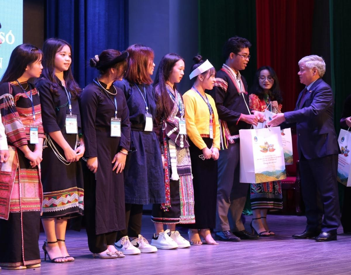 Lễ tuyên dương đã bước sang năm thứ 9 và được tổ chức thường niên. Lễ tuyên dương đã bước sang năm thứ 9 và được tổ chức thường niên.