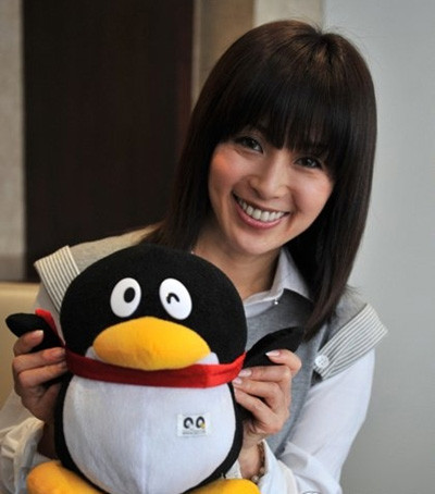 Cô tích cực hoạt động xã hội tại Trung Quốc và thậm chí đã phát hành tự truyện tại đây