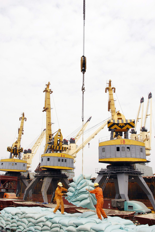 Ông F.Jessen nói, nợ công châu Âu ảnh hưởng tích cực đối với VN. Ảnh: Hồng Vĩnh. Ông F.Jessen nói, nợ công châu Âu ảnh hưởng tích cực đối với VN. Ảnh: Hồng Vĩnh