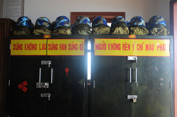 Các chiến sỹ ở đảo chìm sắp xếp đồ đặc một cách cực kỳ ngăn nắp và khoa học