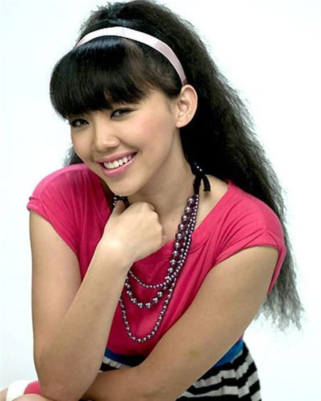 Tóc Tiên với mái tóc xù và vẻ đẹp dễ thương ngày xưa