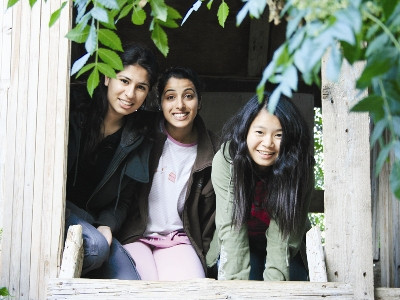 Huyền Chip và hai bạn gái Palestine trong những ngày tháng ở Palestine. Huyền Chip và hai bạn gái Palestine trong những ngày tháng ở Palestine