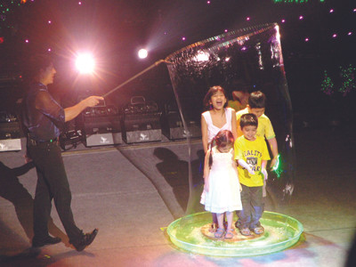 Các em nhỏ vô cùng thích thú