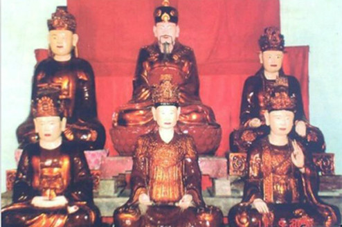 Vua Lê Thần Tông có 10 con và bao nhiêu người trong số họ được lên làm vua?