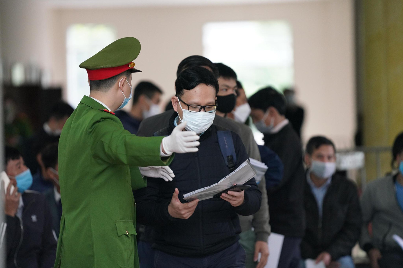 Toà án yêu cầu những người tham gia test COVID-19. Ảnh: N.C Toà án yêu cầu những người tham gia test COVID-19. Ảnh: N.C