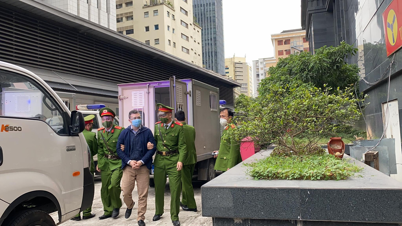 Các bị cáo đến toà. Ảnh: N.C Các bị cáo đến toà. Ảnh: N.C