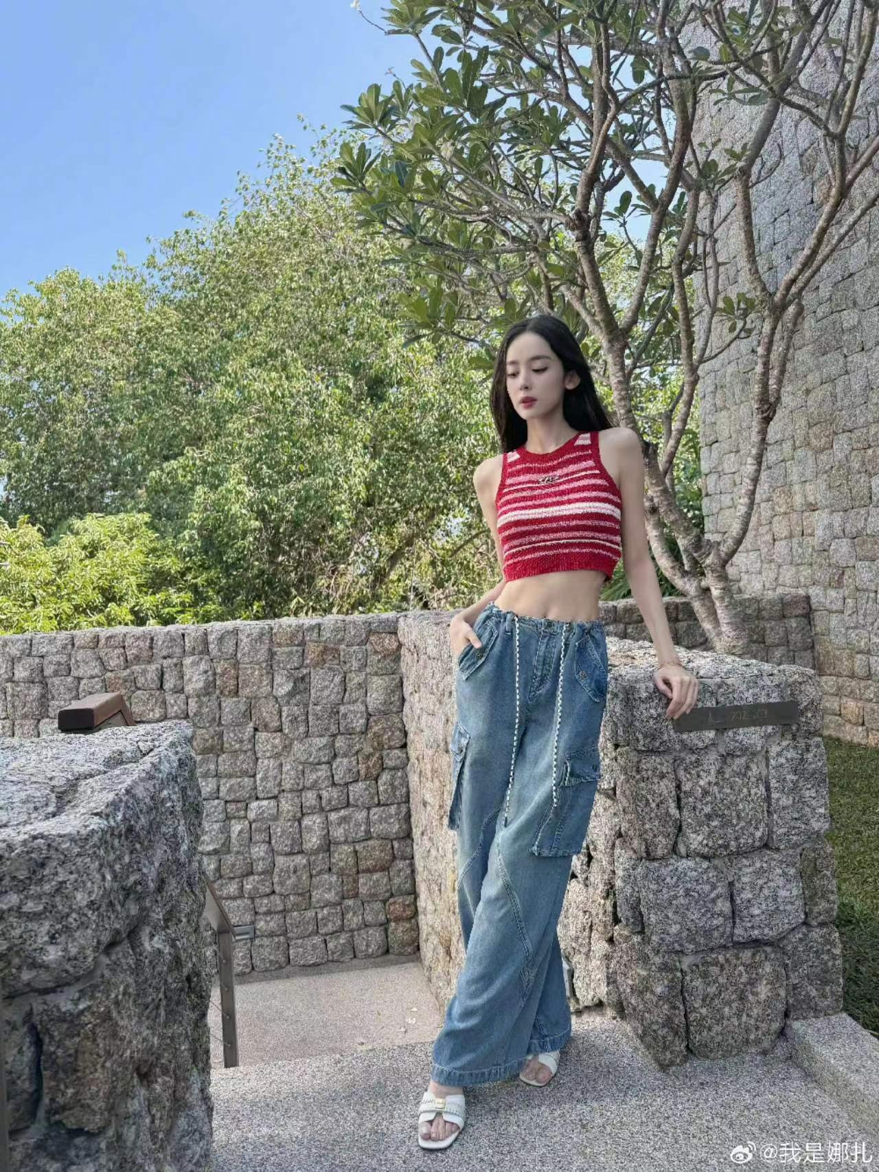 Ảnh chụp thật không bị chênh lệch so với ảnh tự đăng đã qua chọn lọc. Ảnh: Weibo.