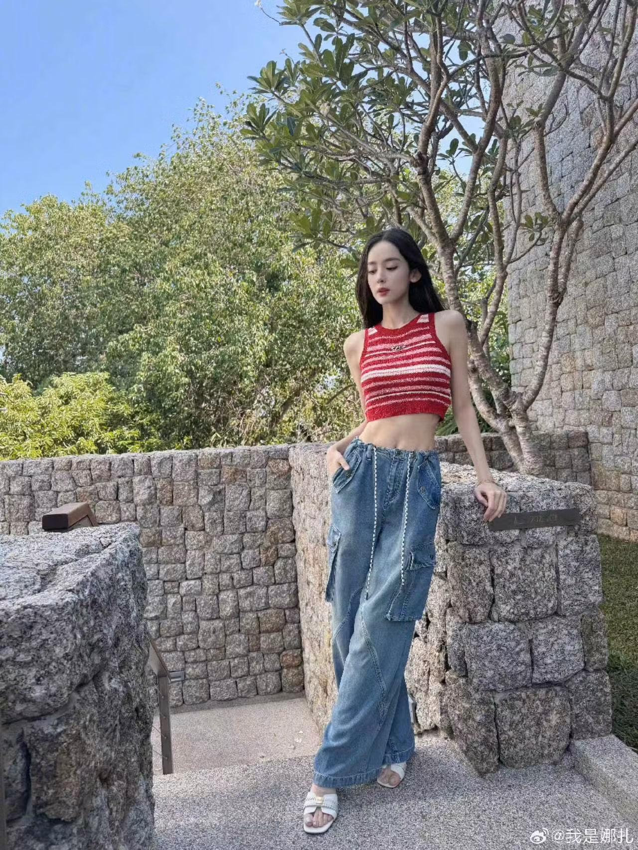 Ảnh chụp thật không bị chênh lệch so với ảnh tự đăng đã qua chọn lọc. Ảnh: Weibo.