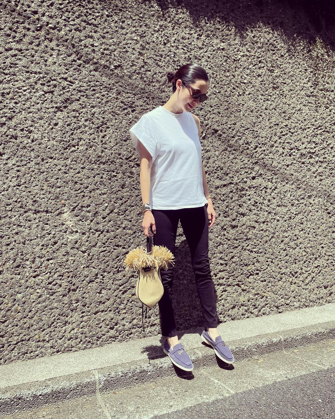 Emiri trẻ trung hơn nhiều so với tuổi 40. Cô thay đổi phong cách từ sexy sang đơn giản, thoải mái. Người đẹp cũng chú trọng ăn uống, luyện tập để giữ gìn thân hình mảnh mai phù hợp với yêu cầu công việc.