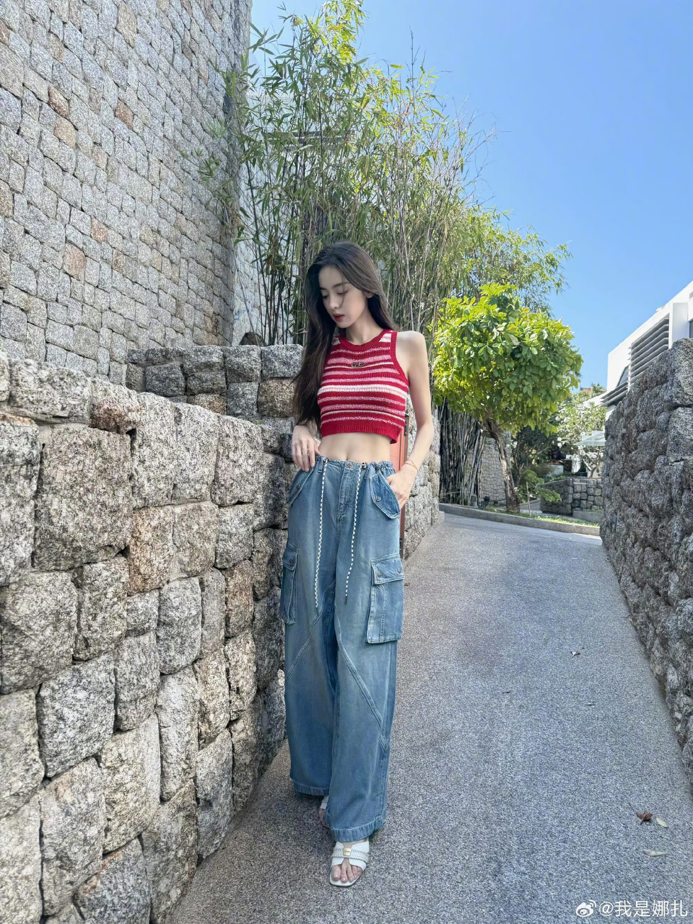 Ảnh chụp thật không bị chênh lệch so với ảnh tự đăng đã qua chọn lọc. Ảnh: Weibo.