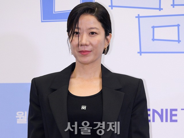 Khán giả xót thương cho Jeon Hye Jin vì bi kịch liên tiếp ập đến. Khán giả xót thương cho Jeon Hye Jin vì bi kịch liên tiếp ập đến.