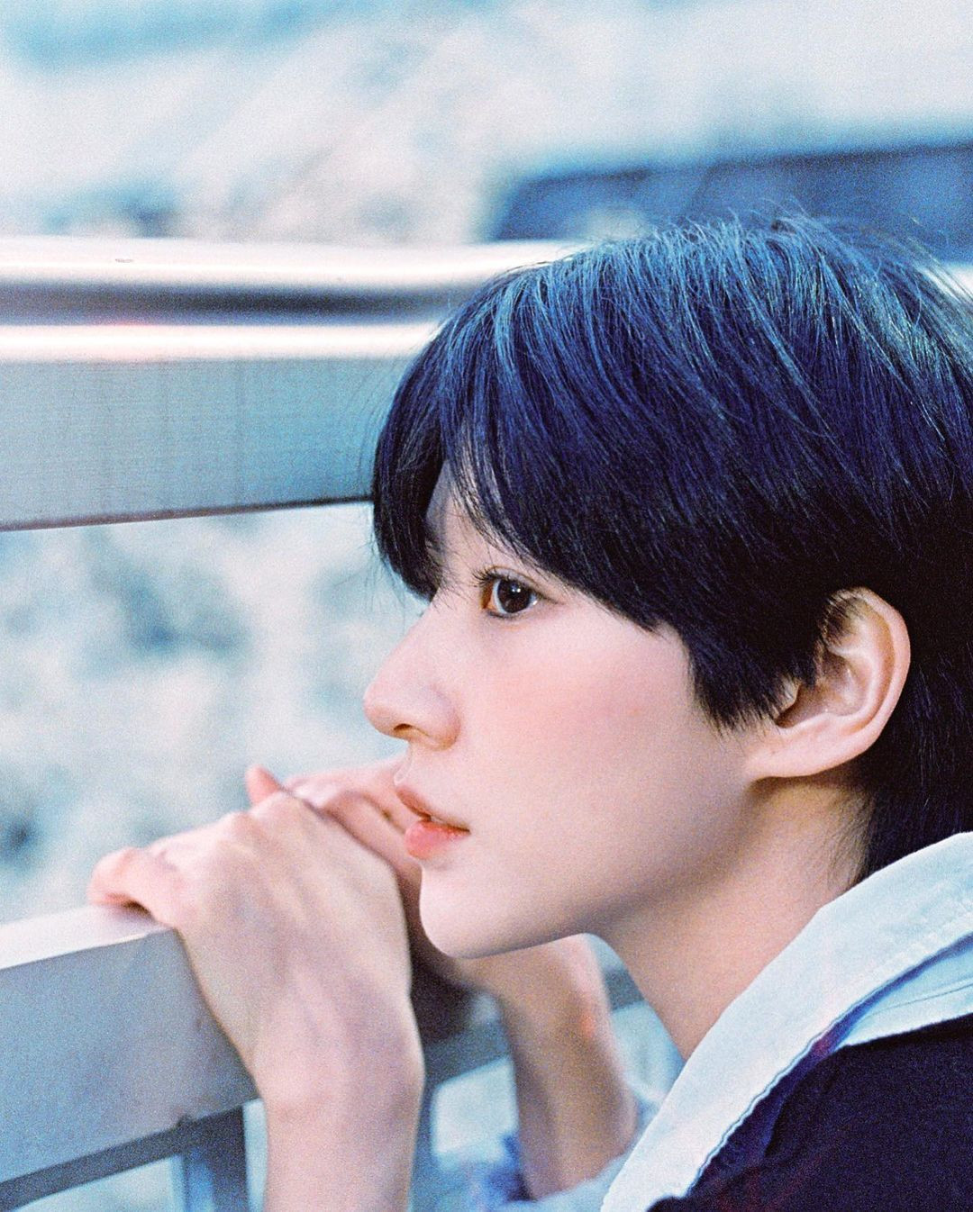 Liên tiếp vướng ồn ào khiến hình tượng &quot;em gái quốc dân&quot; của Kim Sae Ron sụp đổ. Cô bị gắn mác tệ hại, bị lên án có lối sống buông thả, thiếu trách nhiệm. Cùng với scandal đăng ảnh thân mật với Kim Soo Hyun, cơ hội để Kim Sae Ron trở lại showbiz càng xa vời. Dẫu vậy, cư dân mạng xứ kim chi đang chờ xem tuyên bố mà cô chuẩn bị để giải thích cho hành động khó hiểu trên mạng xã hội là gì.