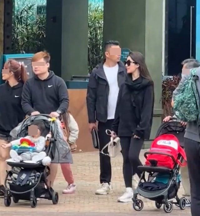 Lưu Diệc Phi bị bắt gặp tham quan Công viên Đại dương Hong Kong. Ảnh: Weibo. Lưu Diệc Phi bị bắt gặp tham quan Công viên Đại dương Hong Kong. Ảnh: Weibo.