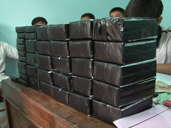 62 bánh heroin thu giữ trên xe tải của các đối tượng