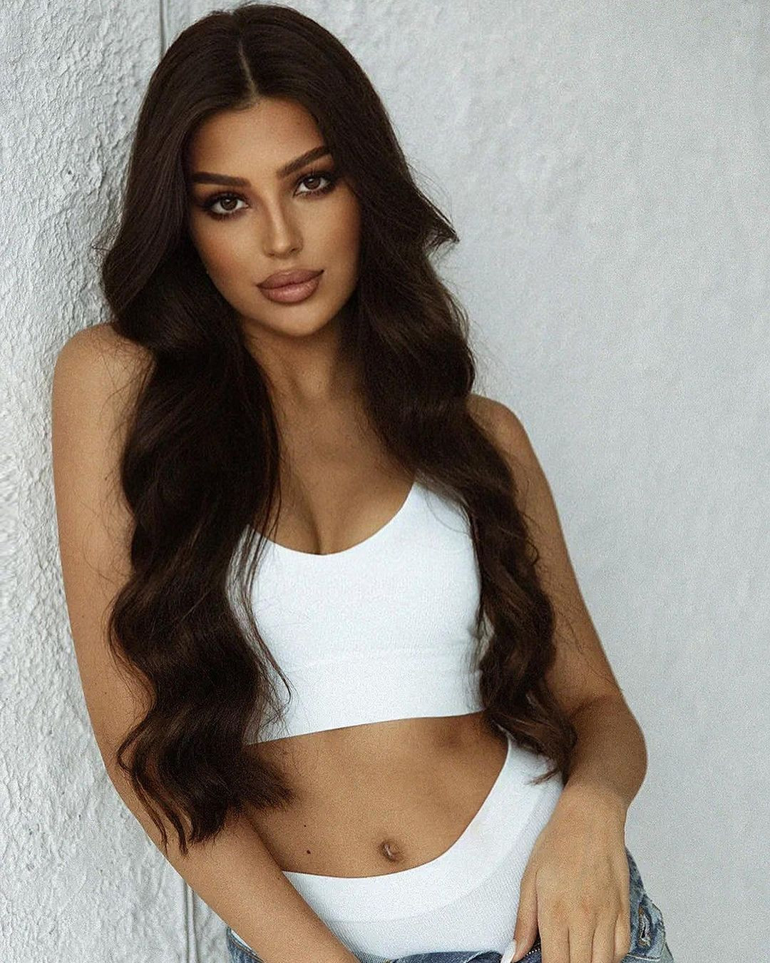 Với kinh nghiệm làm người mẫu, Ekaterina Romanova có kỹ năng tạo dáng, biểu cảm chuyên nghiệp trước ống kính.