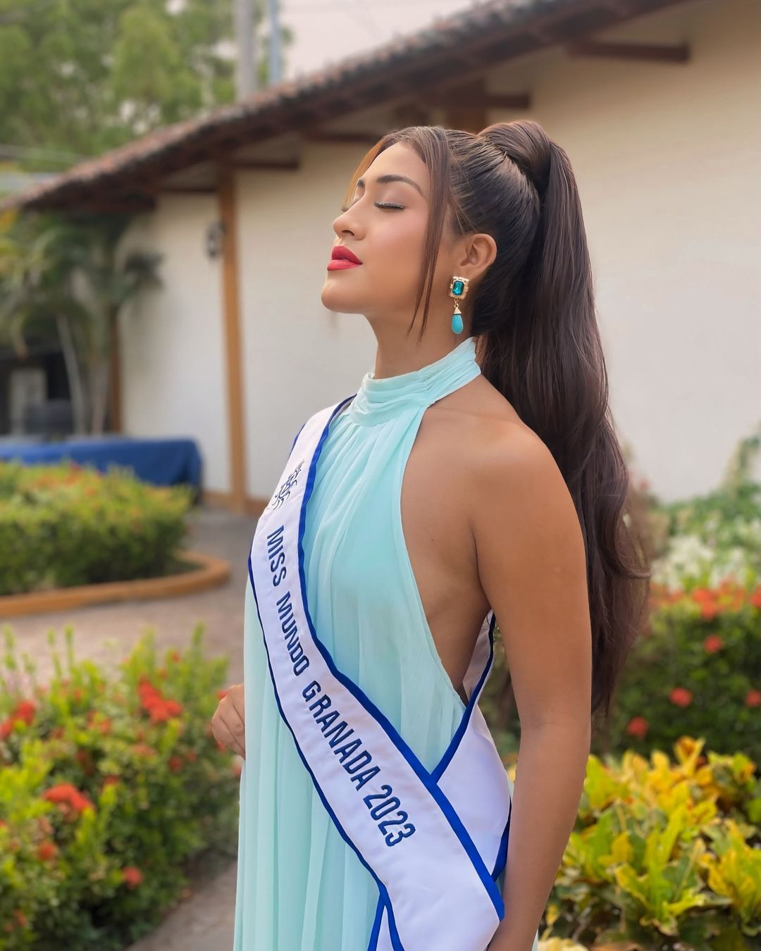 Trước đó, Julia Aguilar giành ngôi Á hậu 1 tại cuộc thi quốc gia được tổ chức vào tháng 3. Cô cũng được trao giải phụ là Hoa hậu Revlon và Người đẹp có mục đích cao cả.