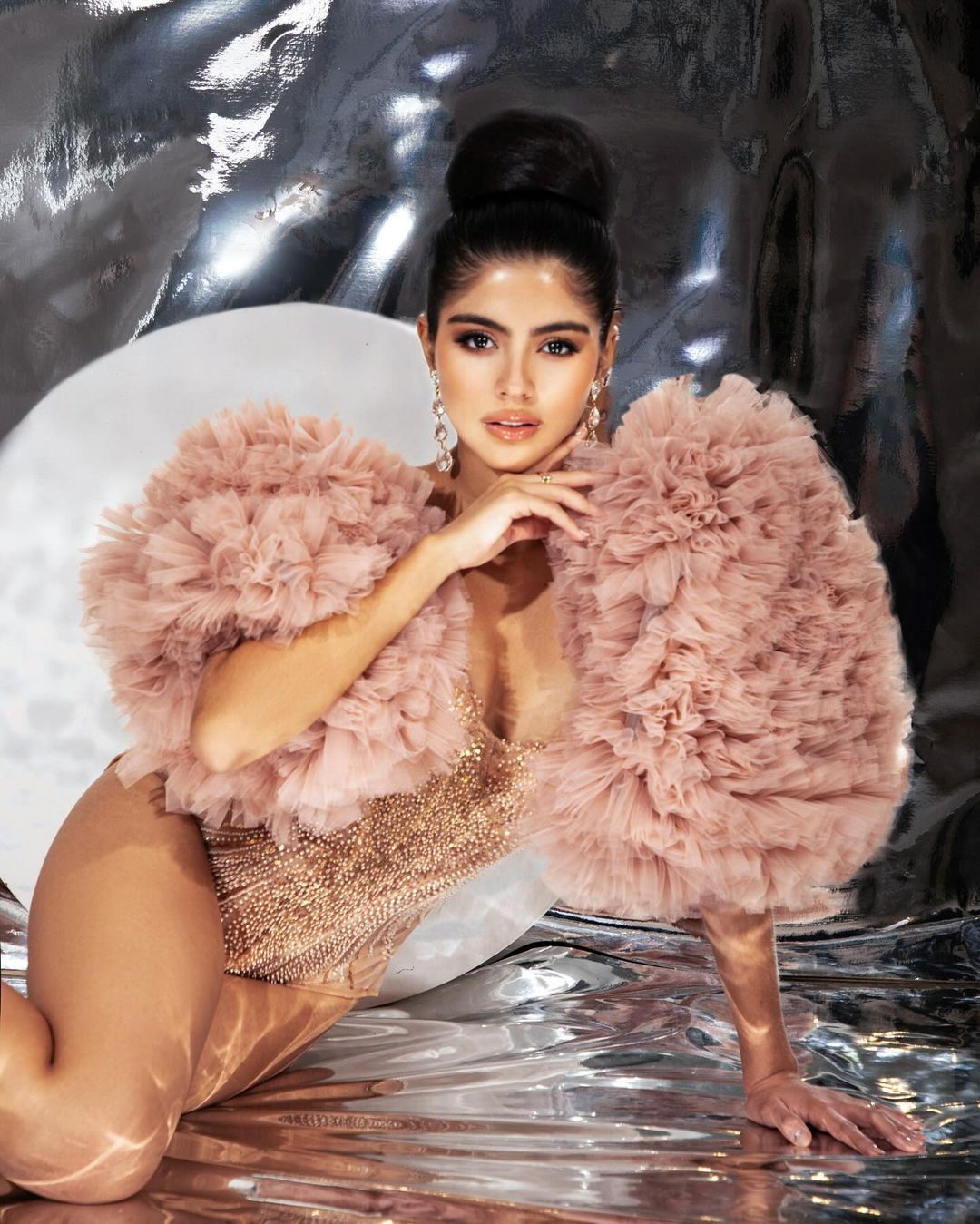 Dàn thí sinh khoe vóc dáng săn chắc, quyến rũ khiến khán giả trầm trồ. Chất lượng của thí sinh Hoa hậu Hoàn vũ Colombia 2024 được nhận xét đồng đều, nhiều gương mặt sáng giá.