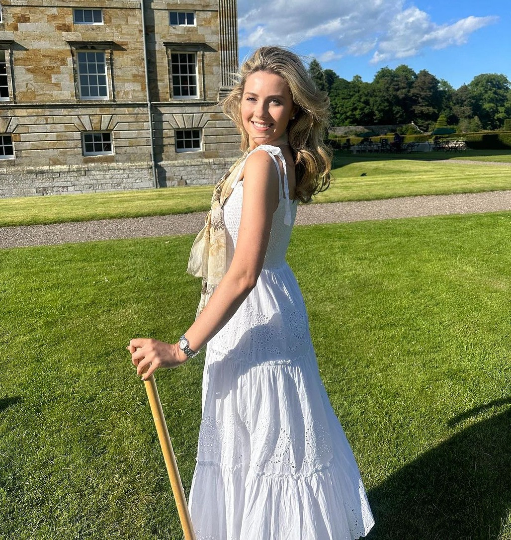 Đại diện Ireland - Hannah-Kathleen Hawkshaw là vận động viên, ca sĩ, diễn giả và doanh nhân. Người đẹp Ireland có mái tóc vàng ấn tượng cùng đôi mắt hút hồn.