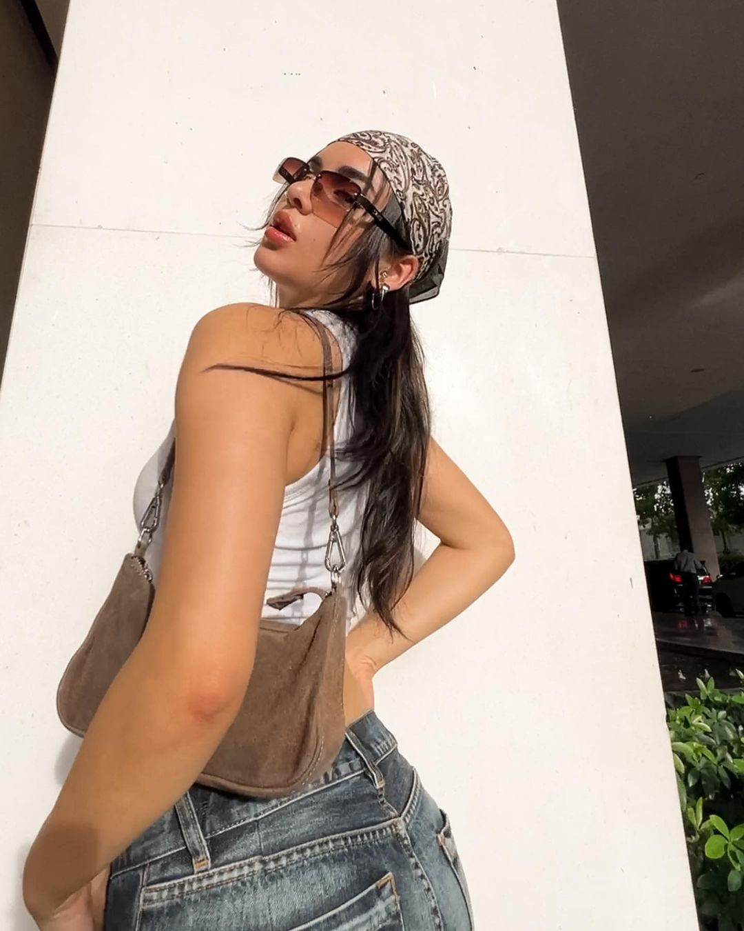 Ngoài đời thường, người đẹp Myanmar theo đuổi phong cách ăn mặc cá tính, nổi loạn.